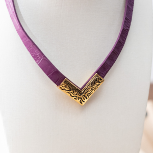 Colar Elegância em V